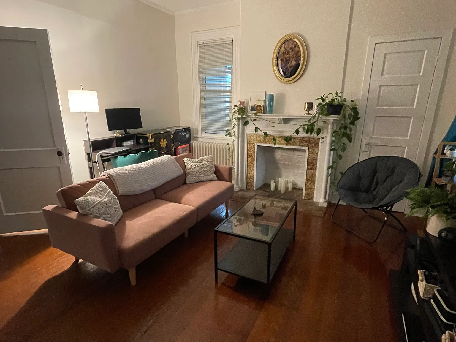 2 bed, 900 sqft, $2,200 — Photo 1