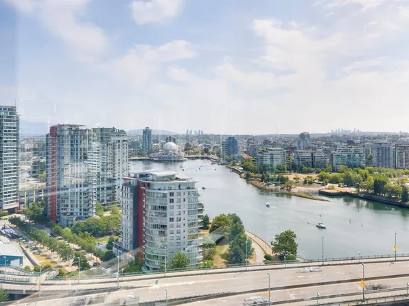 1033 Marinaside Cres #2802, Vancouver, BC V6Z 3A3