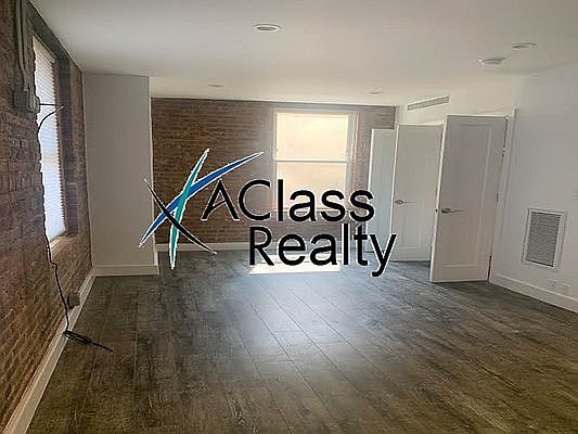 3rd image of 26-20 Hoyt Ave S #2CC