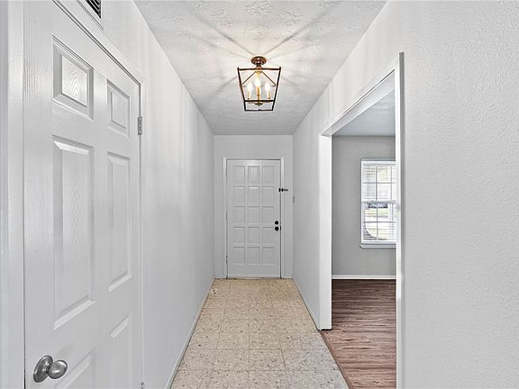 5th image of 726 Meadowbrook Dr