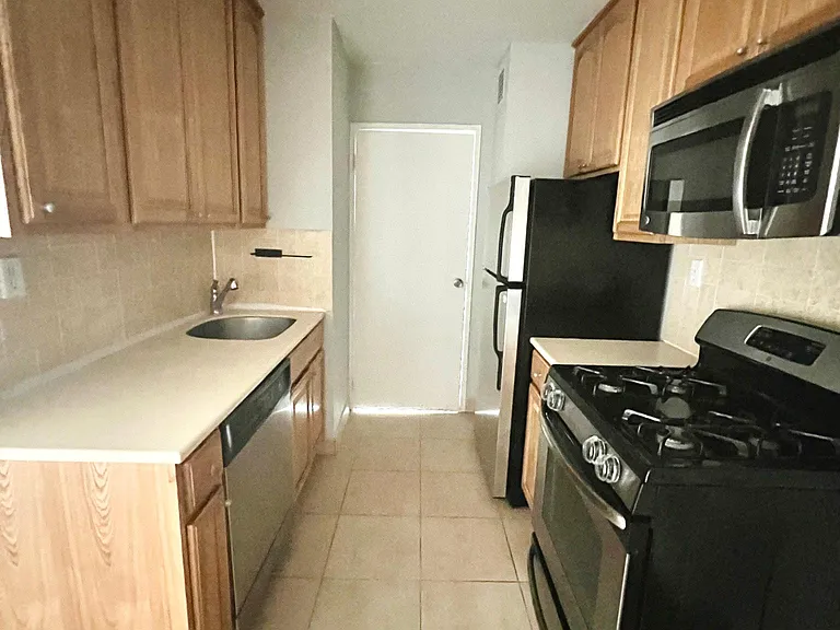 4430 Douglaston Pkwy #5A — Photo 11