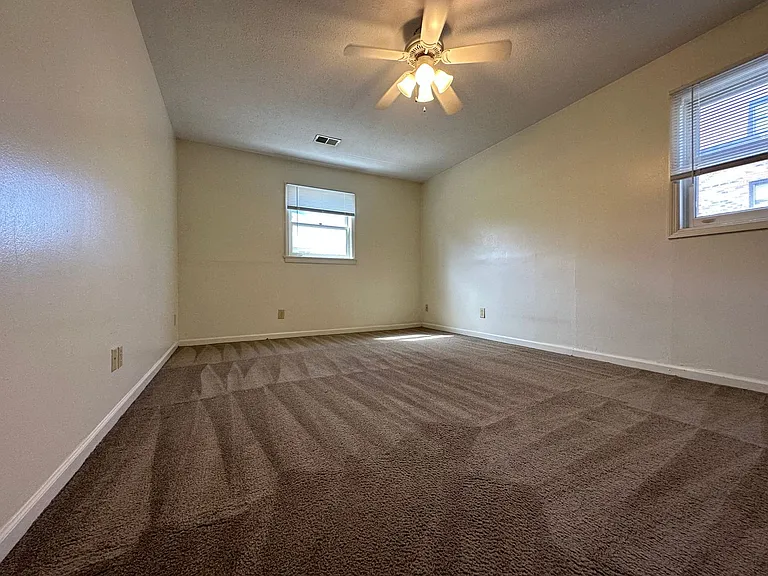 108 College Park Ct — Photo 27