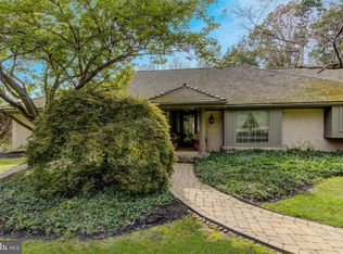 23 Sleepy Hollow Dr, Newtown Square, PA 19073