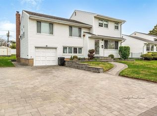 3577 Summer Dr, Wantagh, NY 11793