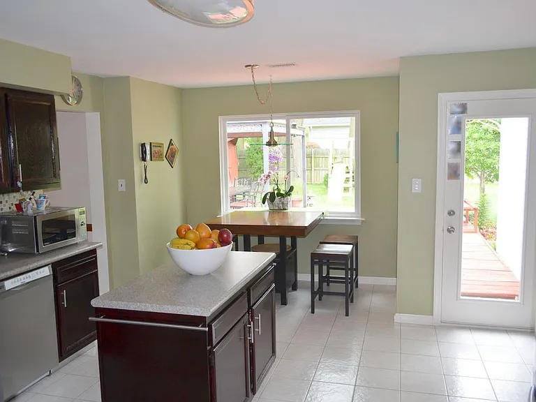 1069 Country Mill Rd — Photo 3