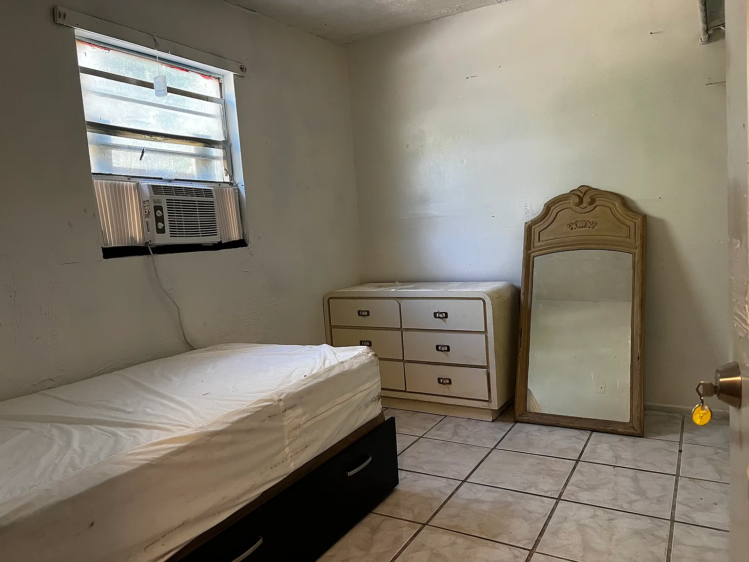 1 bed, 1650 sqft, $700 — Photo 4