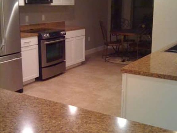 4th image of 806 S Main Ave