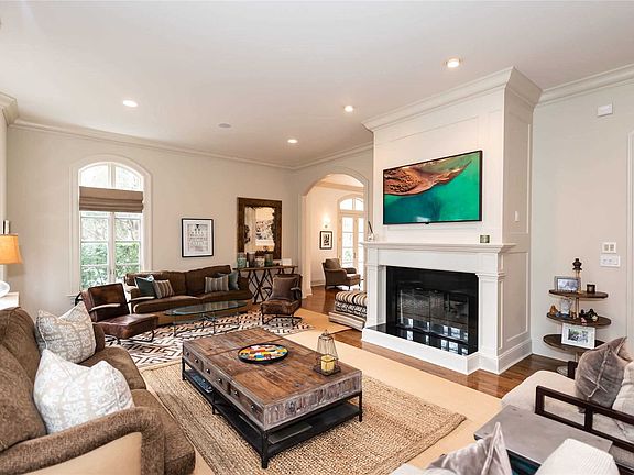 5th image of 16 Harriman Dr