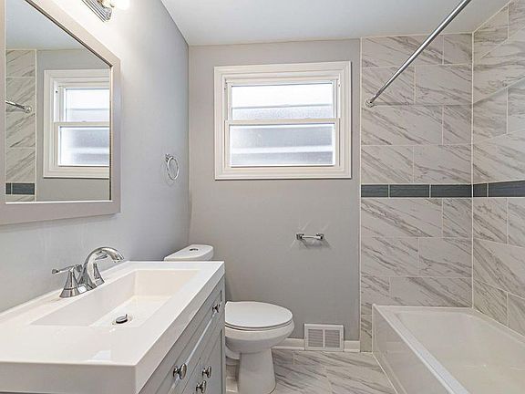 3rd image of 6448 N Washtenaw Ave #2