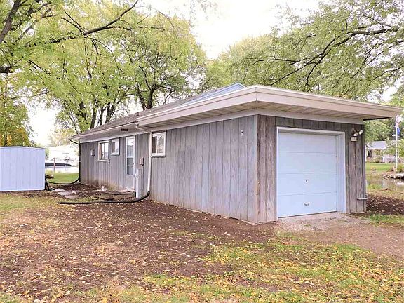 Attached 1 car garage!