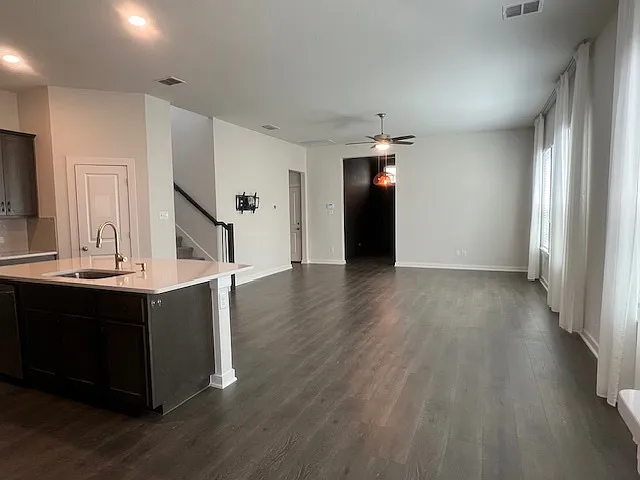 160 Biscayne Dr — Photo 5