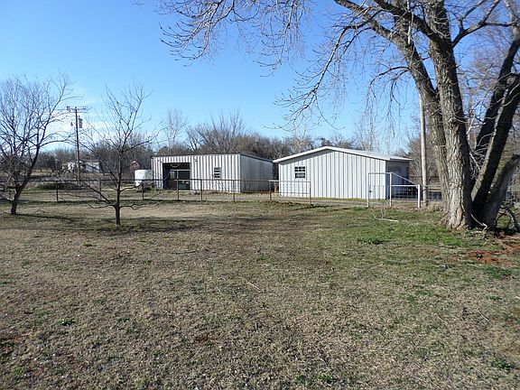 4th image of 2415 W Oaks Dr