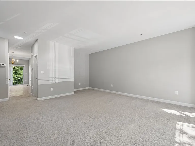 1004 Collindale Ave — Photo 6