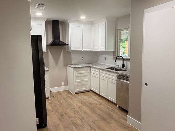 3rd image of 3549 Westfield Ave