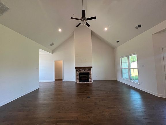 4th image of 275 Burrow Dr