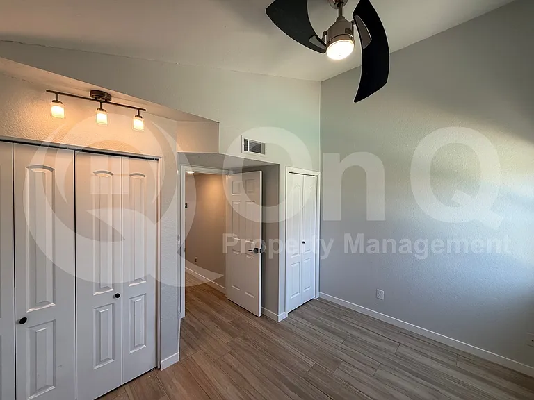 3037 W Monmouth St — Photo 17