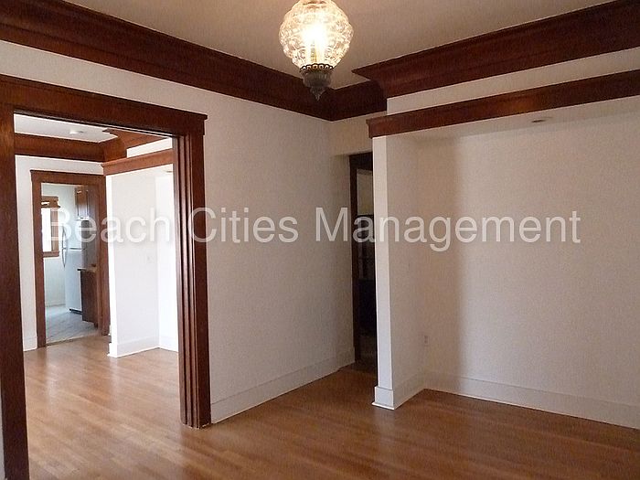 1st image of 637 1/2 Linden Ave