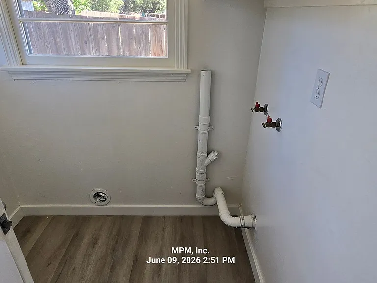 6505 Marchant Ave — Photo 13
