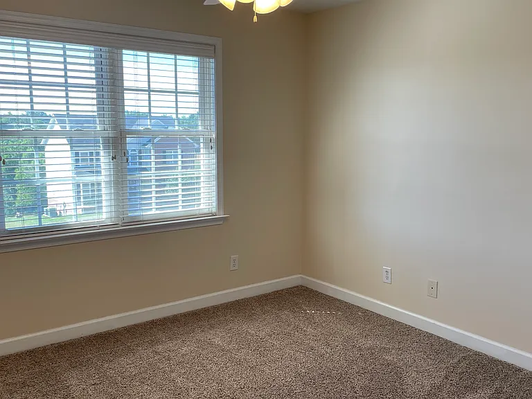 1184 Farmington Dr — Photo 13