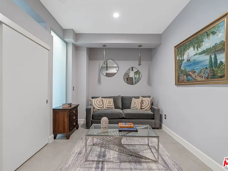 1250 N Harper Ave #302 — Photo 31
