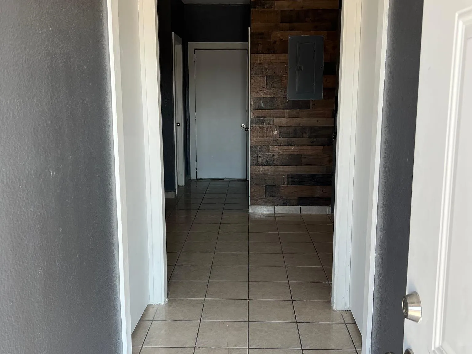 5017 N Doffing Rd — Photo 3
