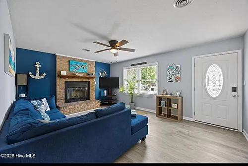 100 Leslie Ln Photo 1