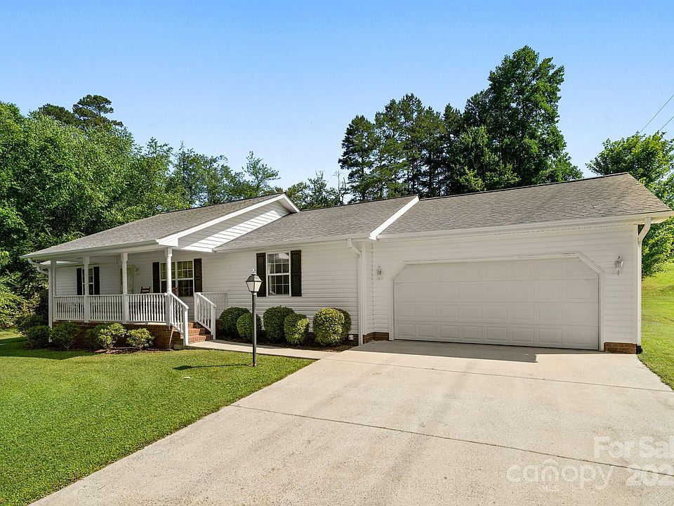 32 Meadow Dr, Horse Shoe, NC 28742 | Zillow