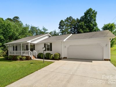 32 Meadow Dr, Horse Shoe, NC, 28742