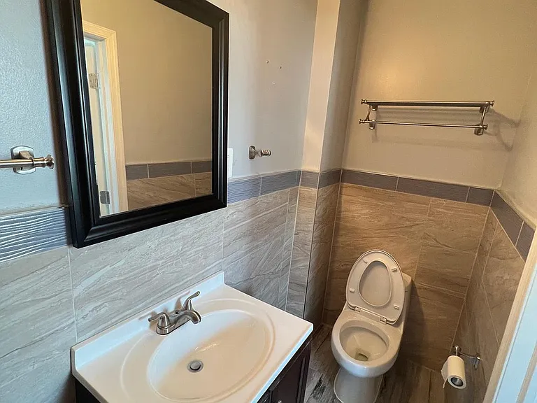 631 N 11th St #2R — Photo 11