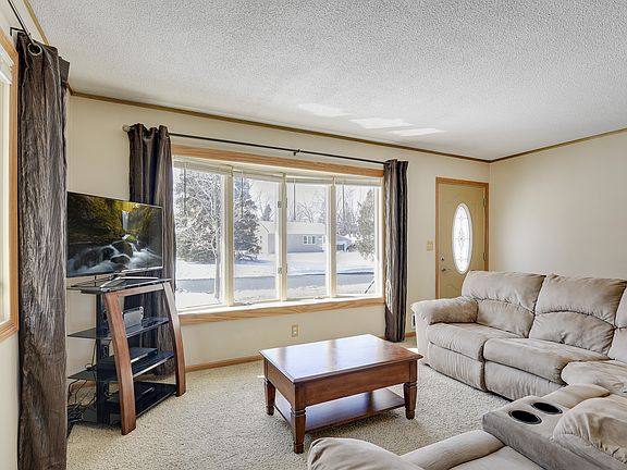5th image of 1733 Oakwood Dr