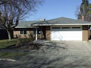 1077 Mirror Lake Dr, Merced, CA 95340