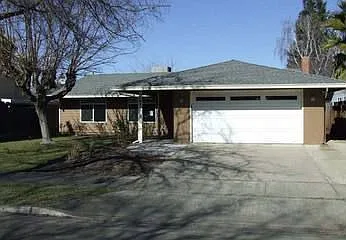 1077 Mirror Lake Dr photo 1