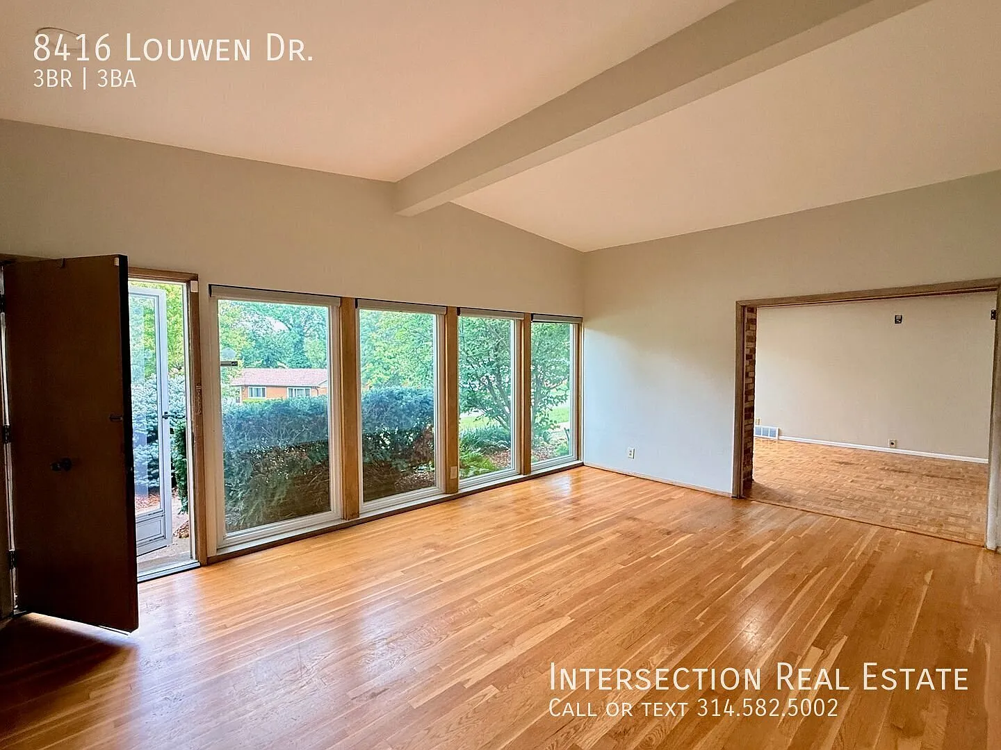 Stunning Tanglewood Mid-Century Modern Home in Ladue Schools — Photo 3