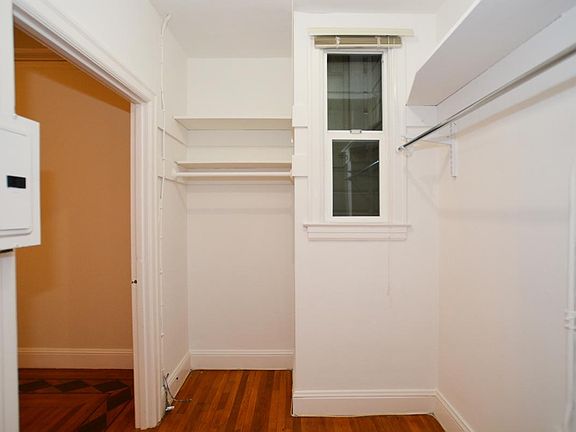 5th image of 860 Oak St #4