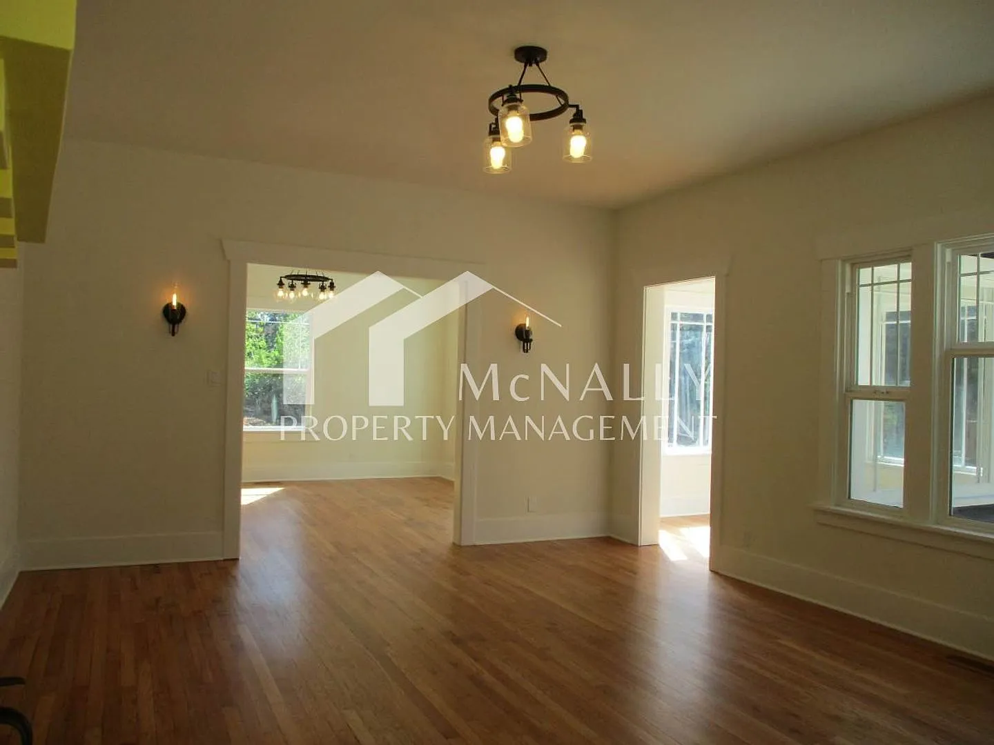 Charming Updated Craftsman Home in Gig Harbor 3 Bedrooms, 2 Bathrooms — Photo 3