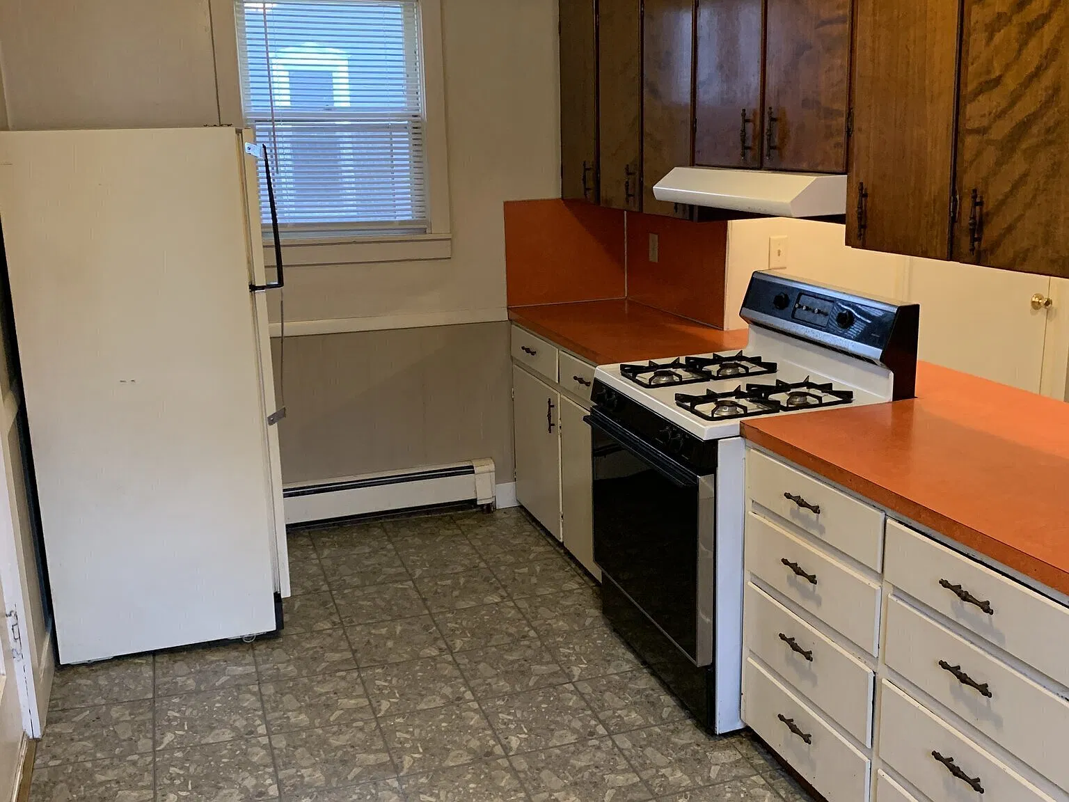 NW one bedroom lower at 1000 B Douglas NW — Photo 3