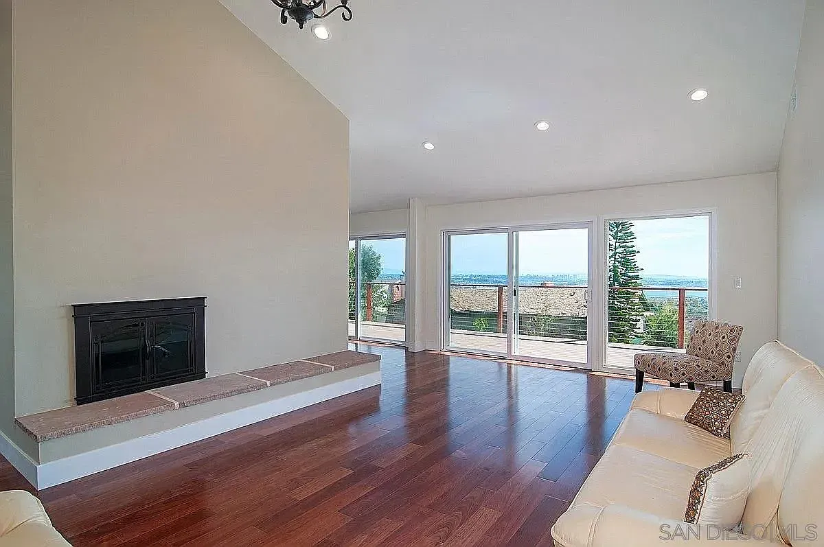 3 bed, 4.0 bath, 2043 sqft, $8,595 — Photo 3