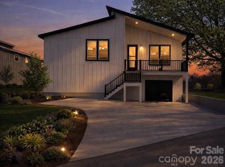 27 Klimovych Rd, Hendersonville, NC 28792