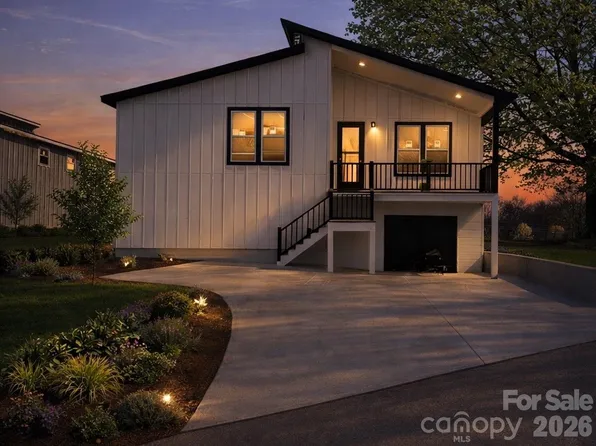 27 Klimovych Rd, Hendersonville, NC 28792