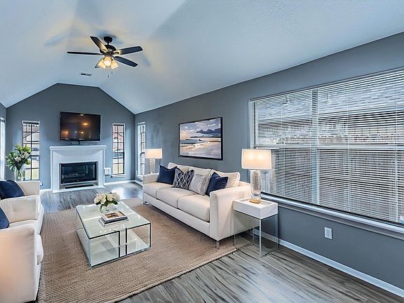 4th image of 2510 N Rim Dr