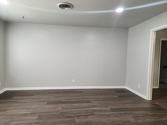 3rd image of 1006 Nancy Beth Dr