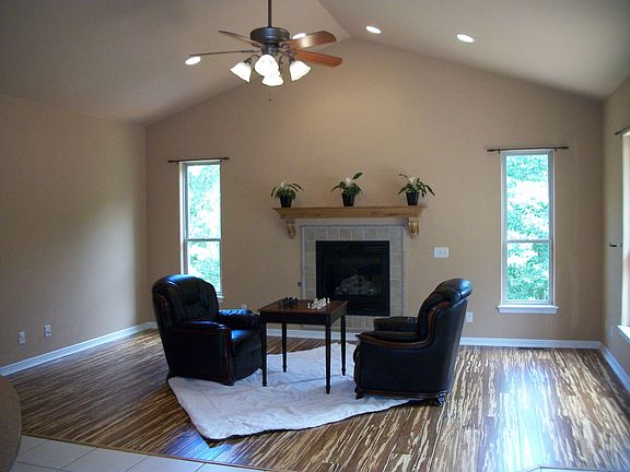 3rd image of 3 Hume Cir