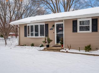 1517 Minns Dr, Machesney Park, IL 61115