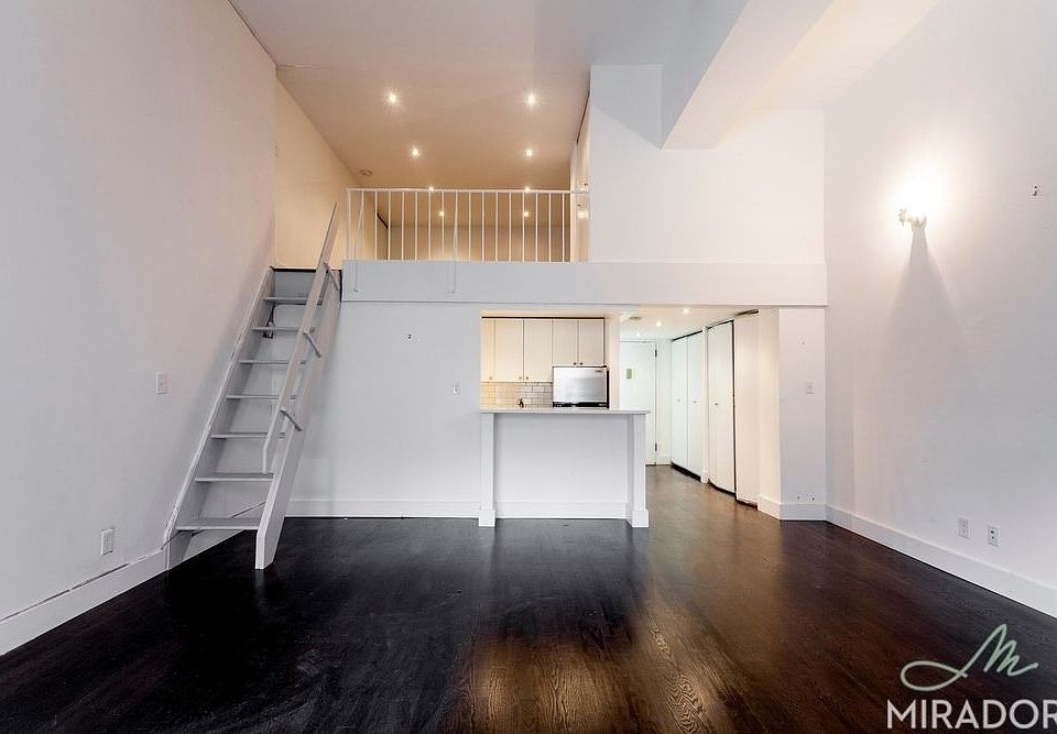 2nd image of 27 W 16th St APT 6C