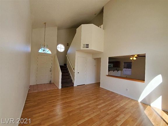 3rd image of 1916 Green River St