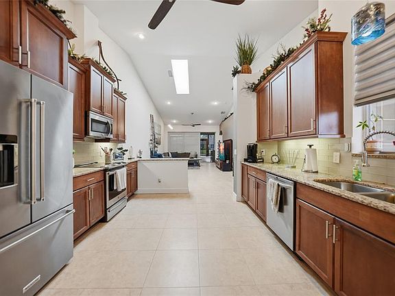 3rd image of 4691 TURNBERRY CIRCLE