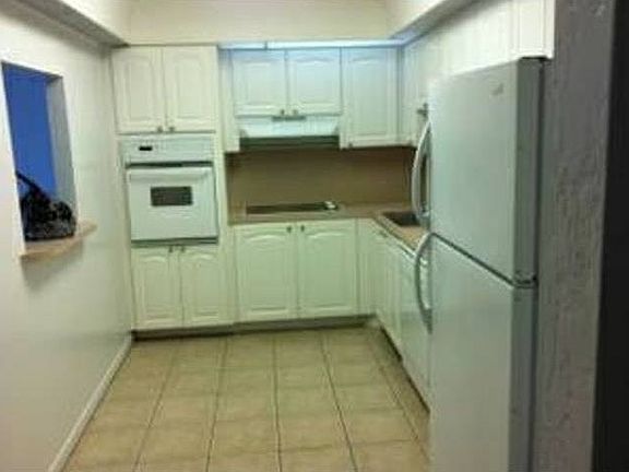 4th image of 19390 Collins Ave #50A