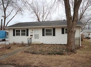 314 N Shelby St, Moweaqua, IL 62550