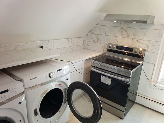3rd image of 548 10th St #3