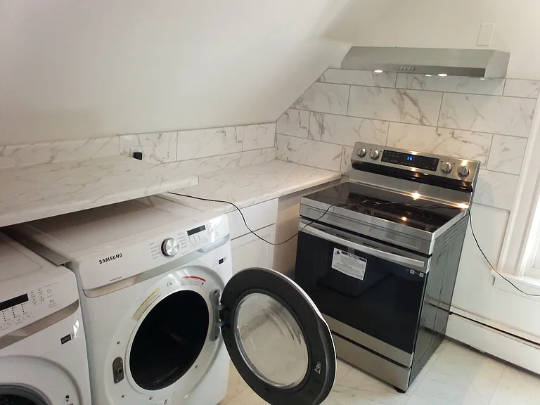 548 10th St #3 — Photo 3